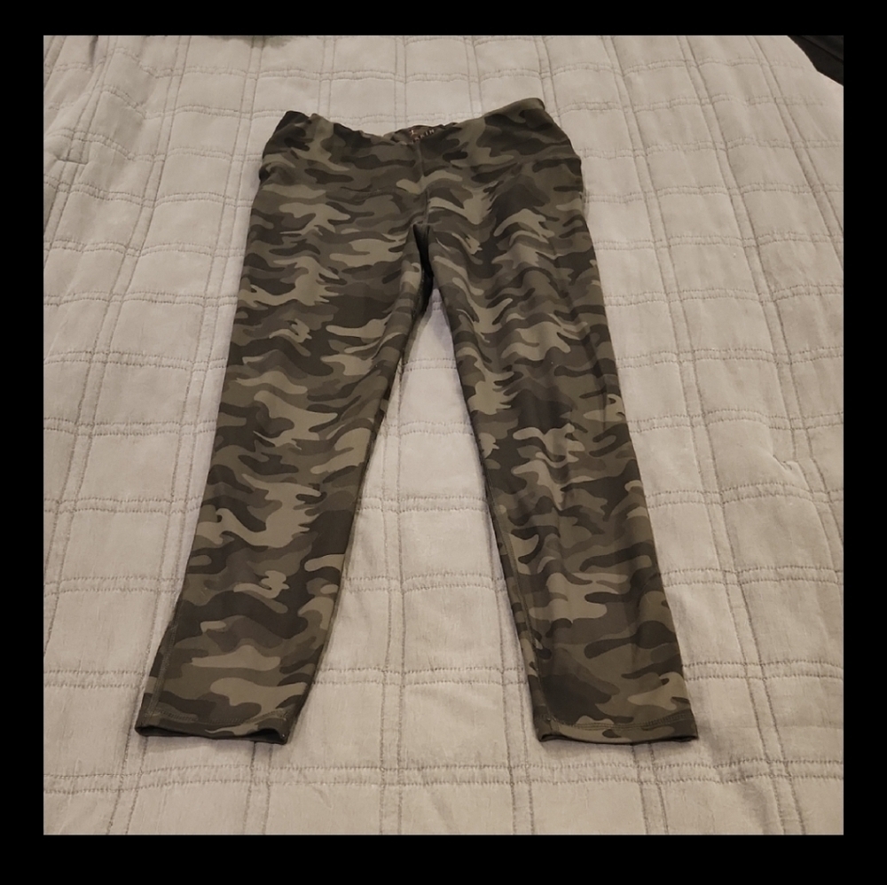 Danskin Women's Camo Leggings - Olive Size L!